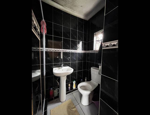 4 BEDROOM HOUSE FOR SALE IN SEA VIEW